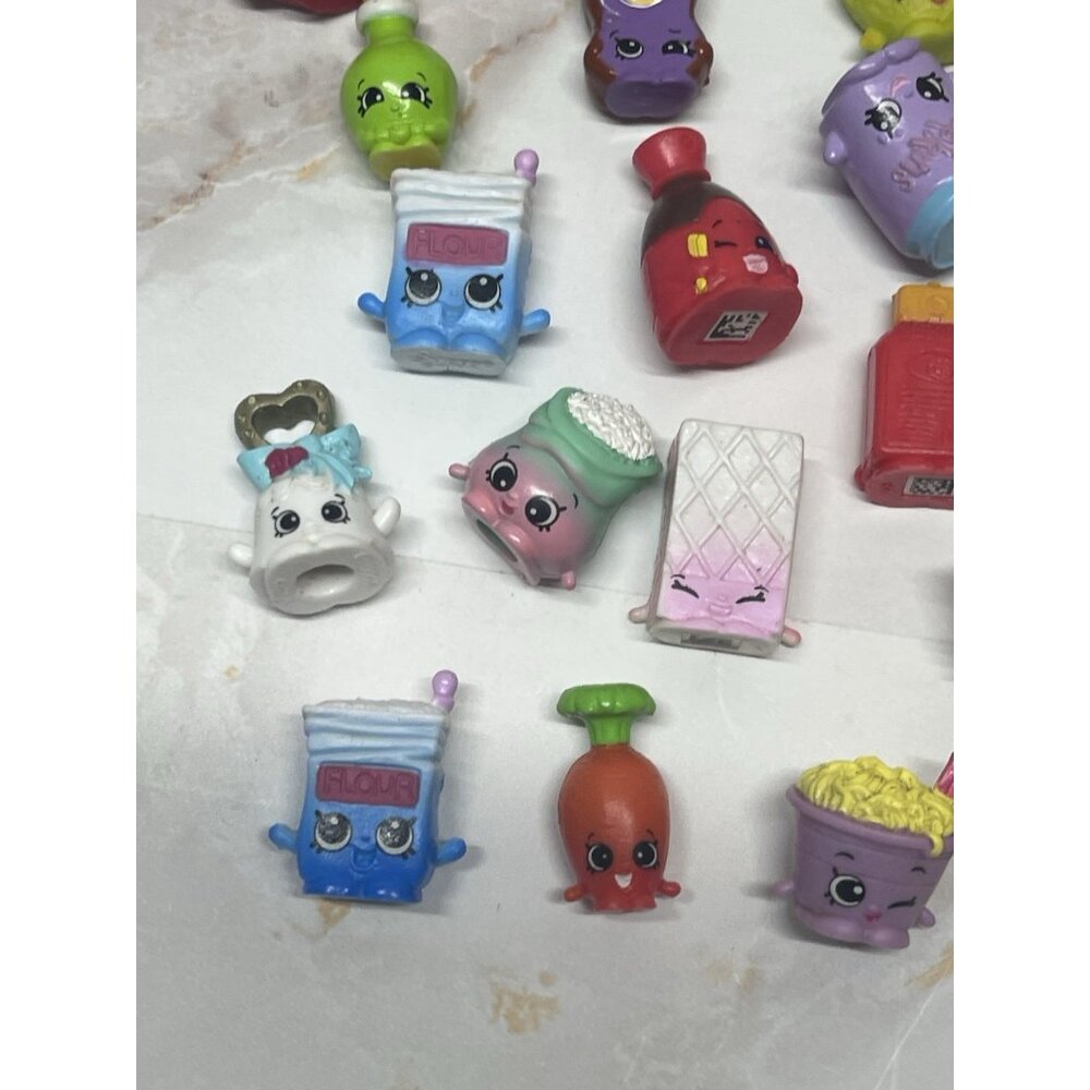 Shopkins Sweet Spot Shop PARTIAL PARTS ONLY Plus 45 Shopkins, Dress, Recipe Box - Picture 4 of 16